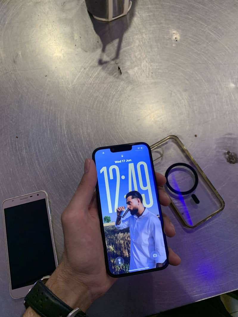 iPhone 16e 0