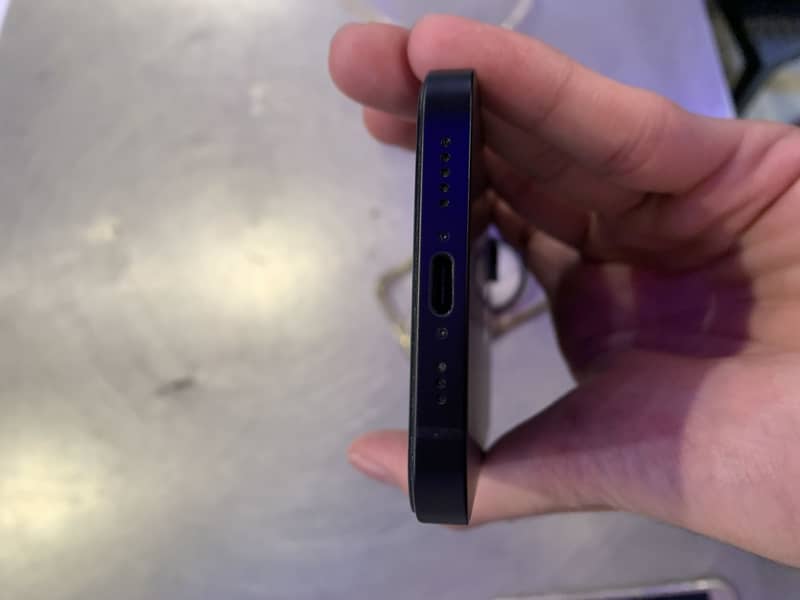iPhone 16e 2