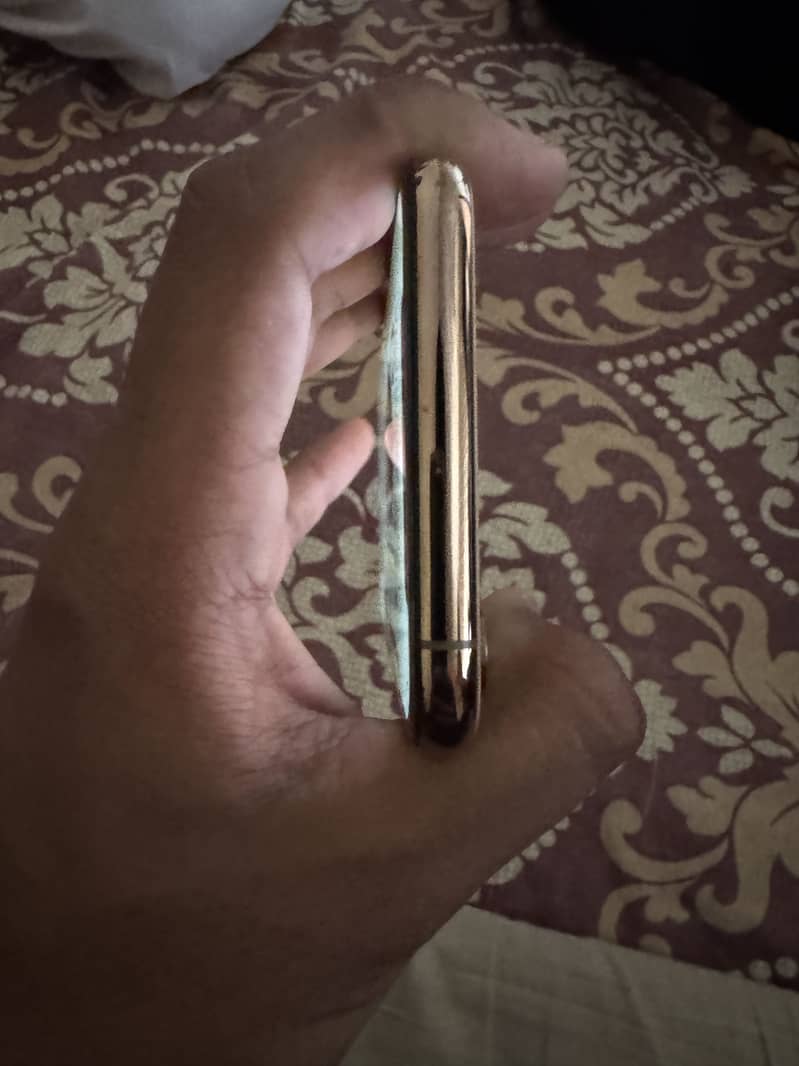 Apple iPhone X 4