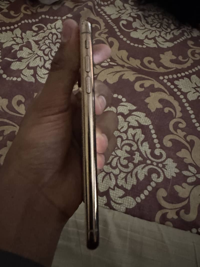 Apple iPhone X 5