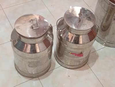 6 jug 24 peeyalia 2 chuly  glass 24 . patily . pani k steel k colr