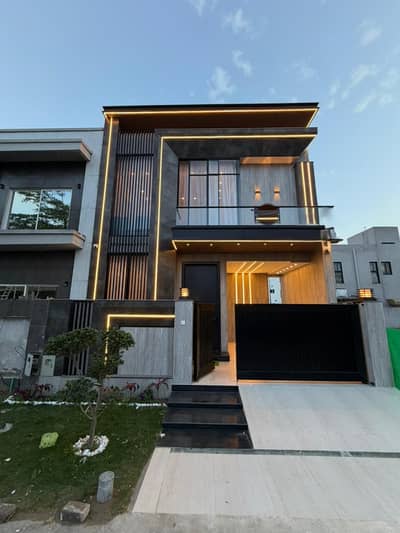 5 Marla Luxury Fully Furnished Available For Rent In DHA 9 Town