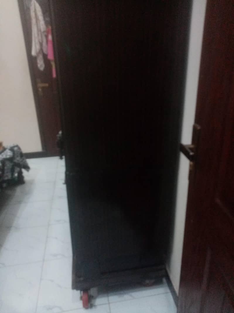 almari 1