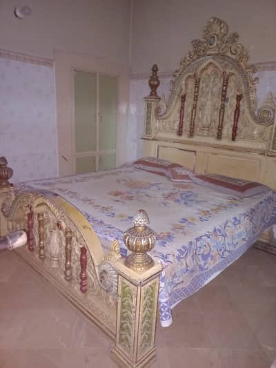 Beautiful Antique Design Wooden Double Bed for Sale