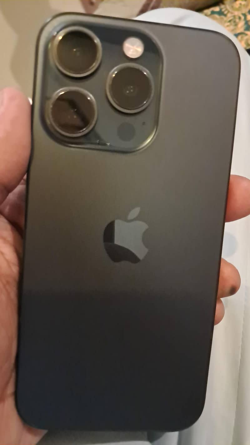 Apple iPhone 15 Pro 4
