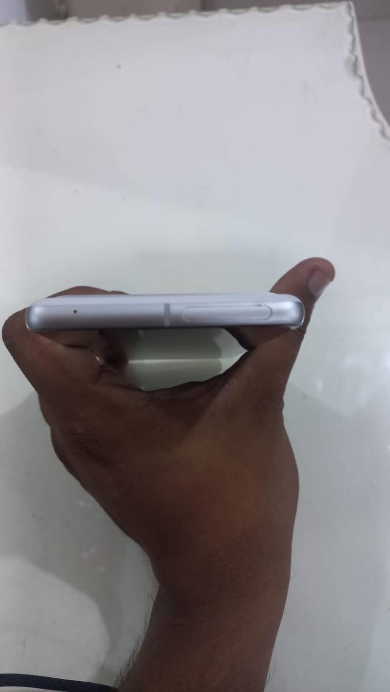 Google Pixel 7 4