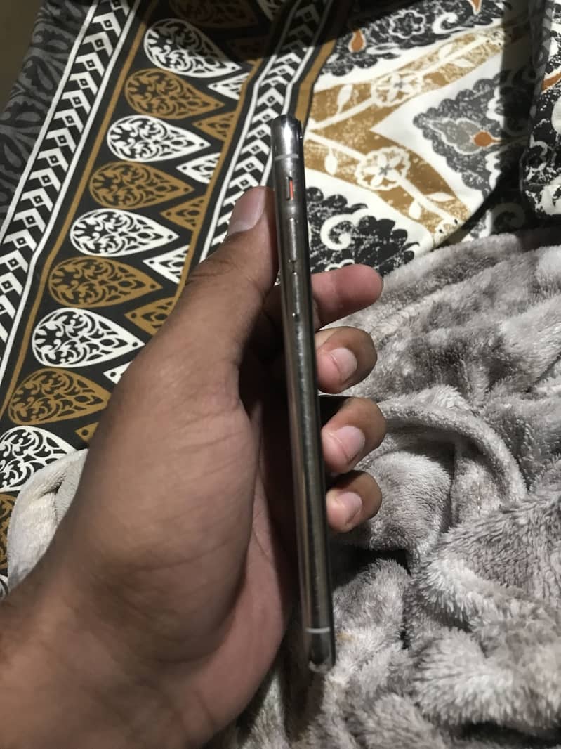 Apple iPhone X 3