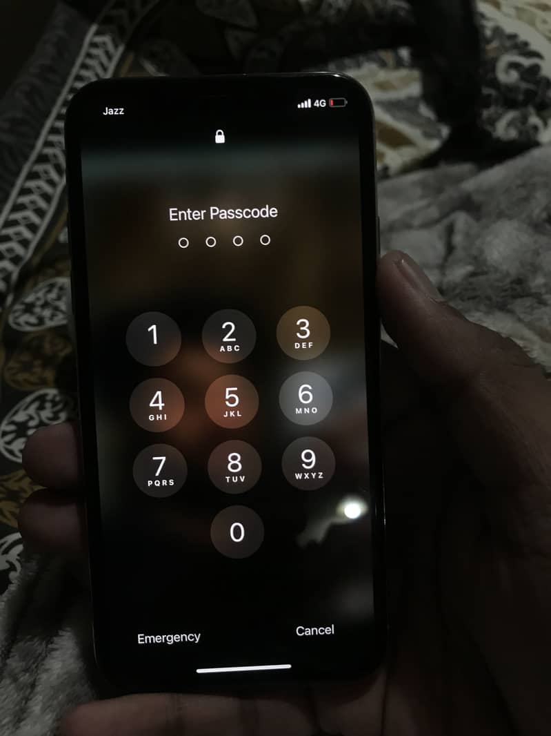 Apple iPhone X 4