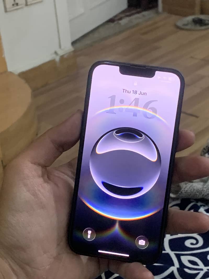 Apple iPhone 16e 2