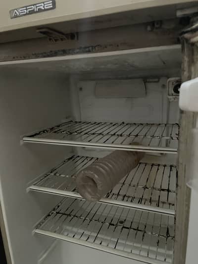 P E L fridge