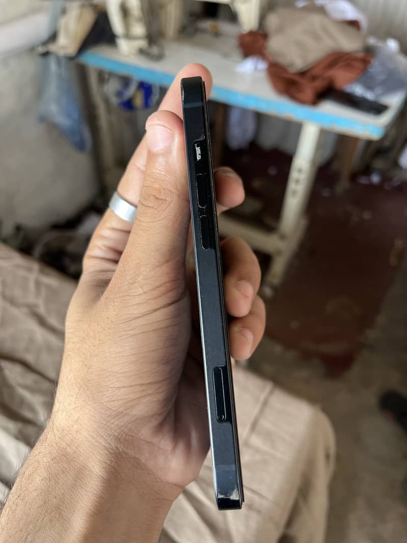 iPhone 13 JV 5