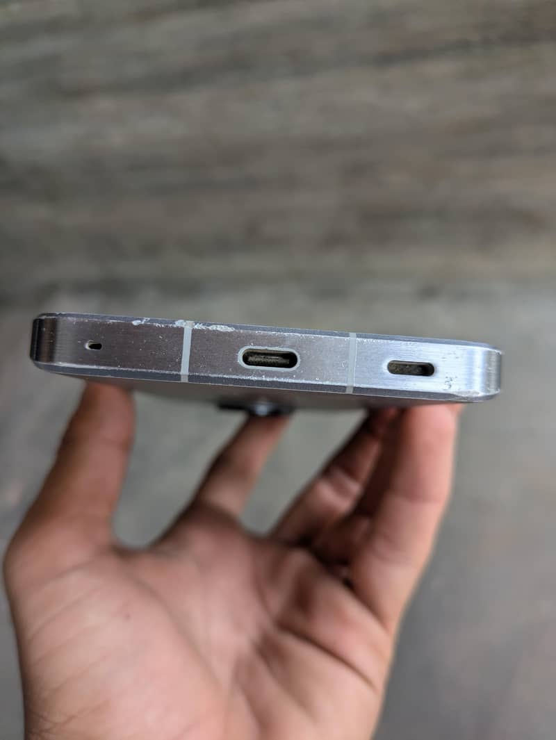 Sharp Aquos R7 4