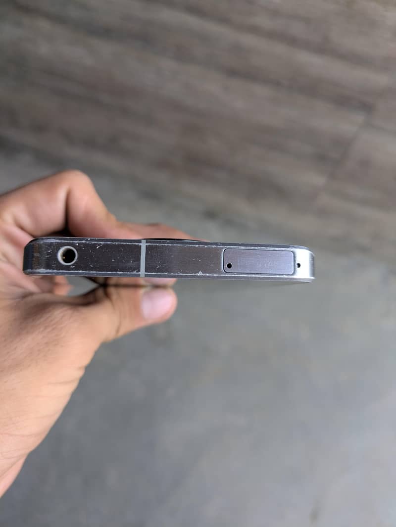 Sharp Aquos R7 7