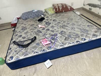 King mattress molty foam spring