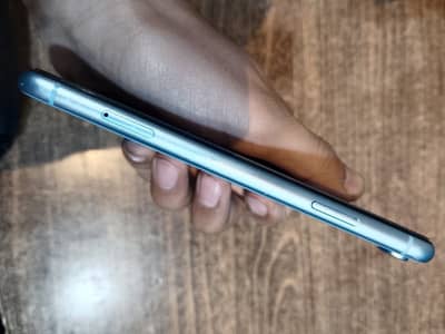 Apple iPhone XR