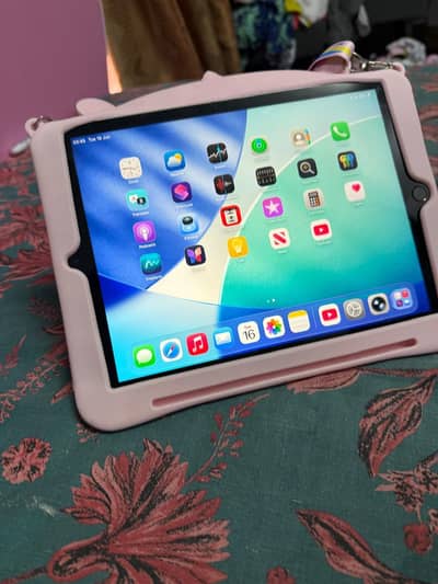 ipad 9 generation with box (Display change)