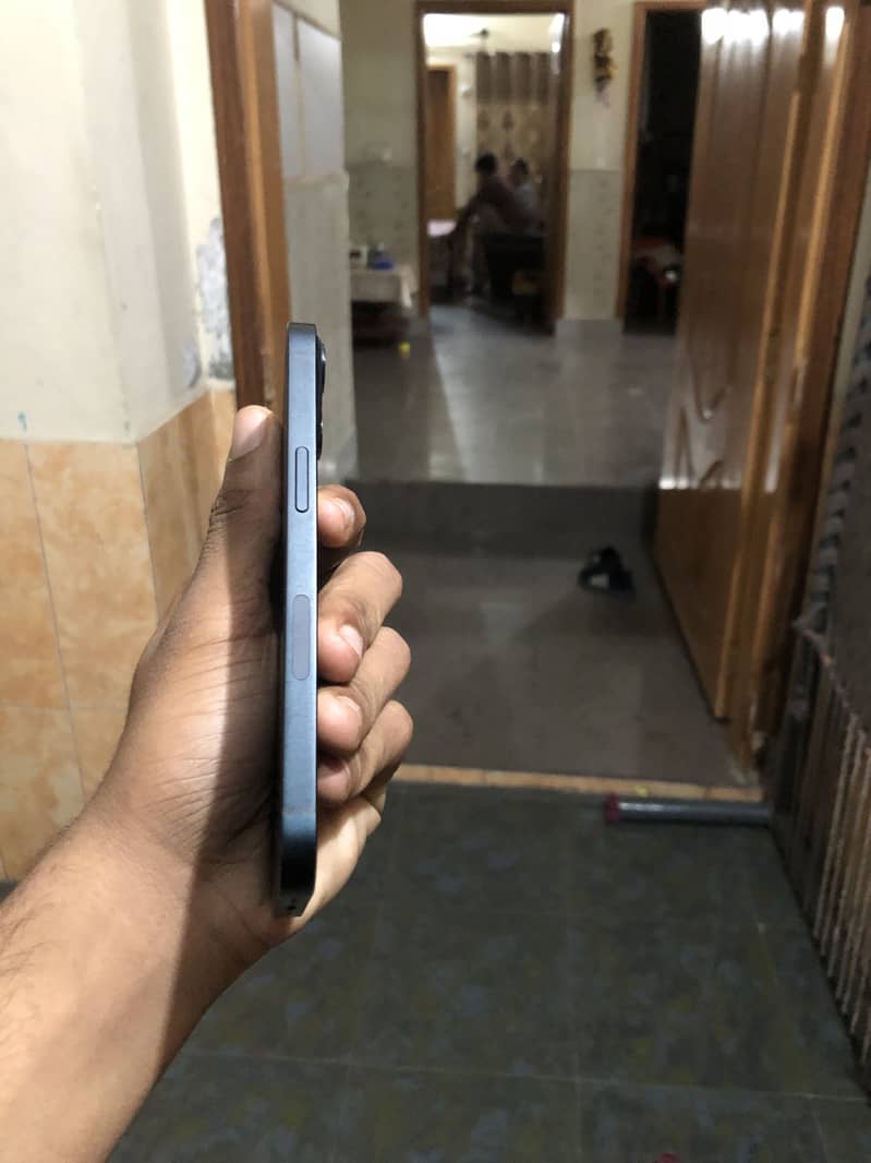 Apple iPhone 13 4