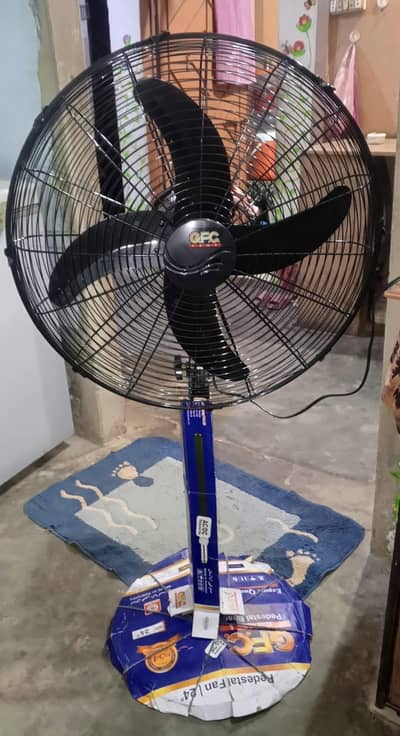 GFC 24" AC/DC Pedestal Fan – Powerful Air Flow – Excellent Condition
