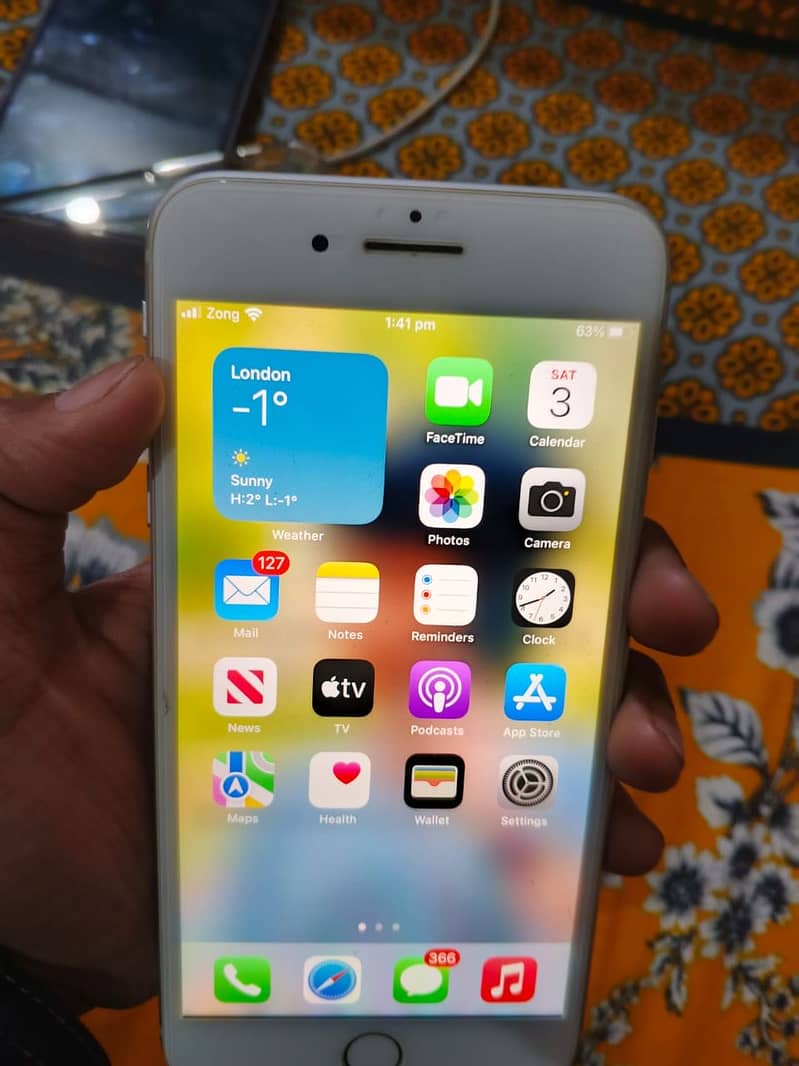 Apple iPhone 8 Plus 1