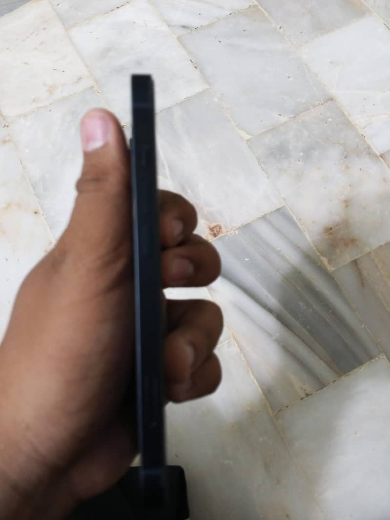 Apple iPhone 13 5