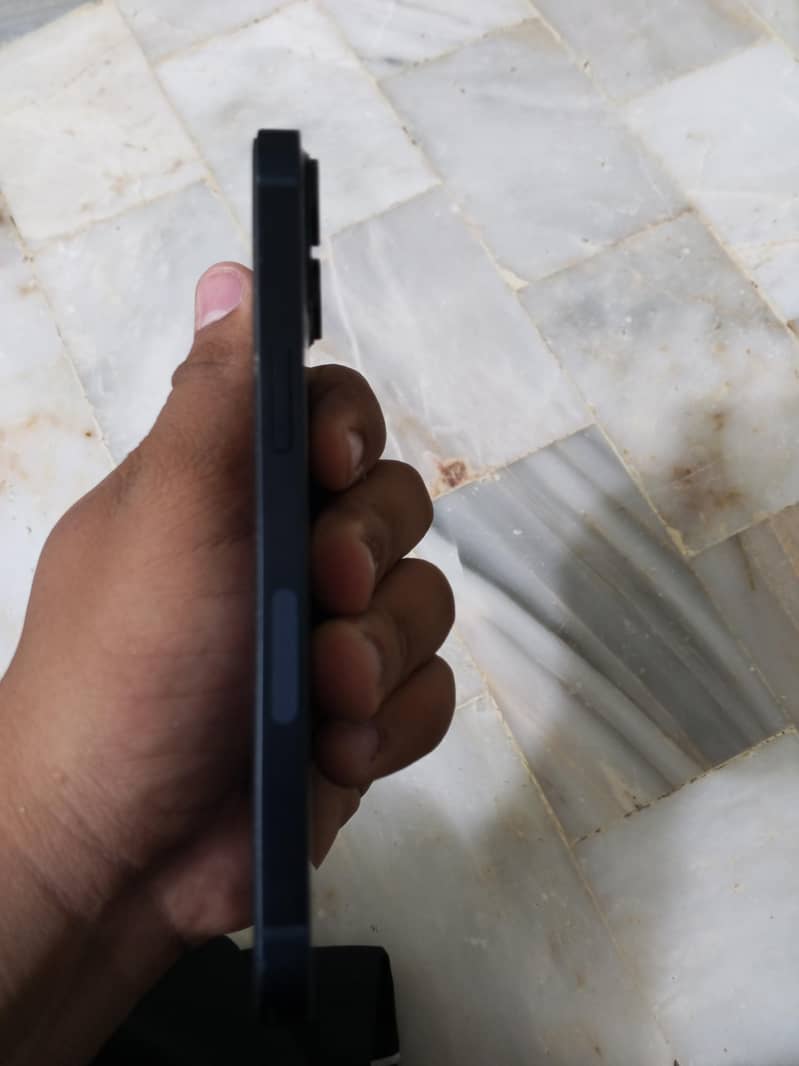Apple iPhone 13 6