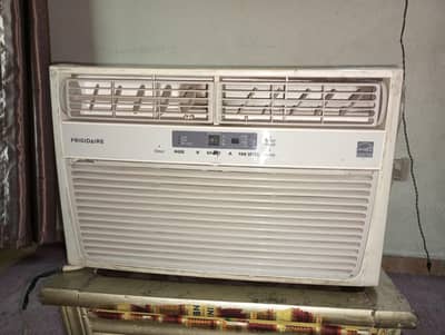 Window AC 110V ( 0.7 )
