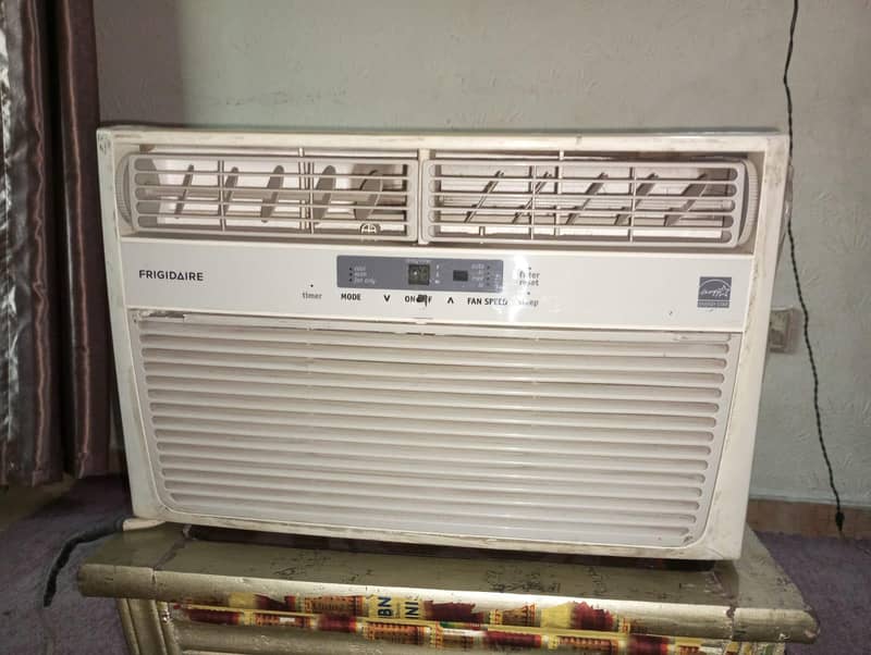 Window AC 110V ( 0.7 ) 0