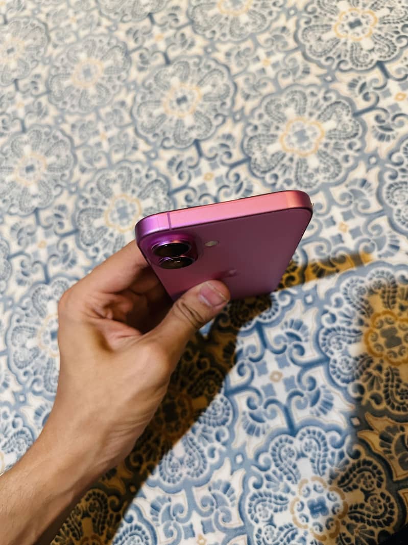 Apple iPhone 16 5