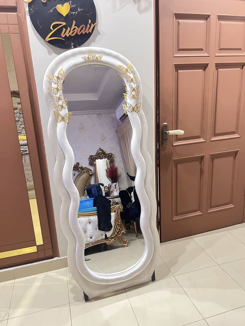 Stand mirror 1