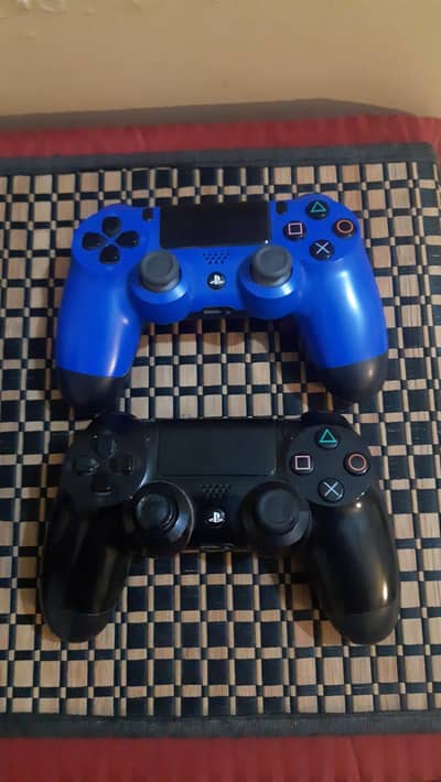 Two Playstation 4 controllers (Ps4)