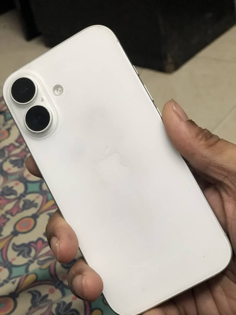 Apple iPhone 16 2