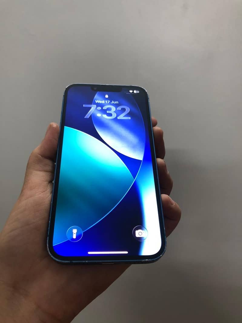 Apple iPhone 13 0