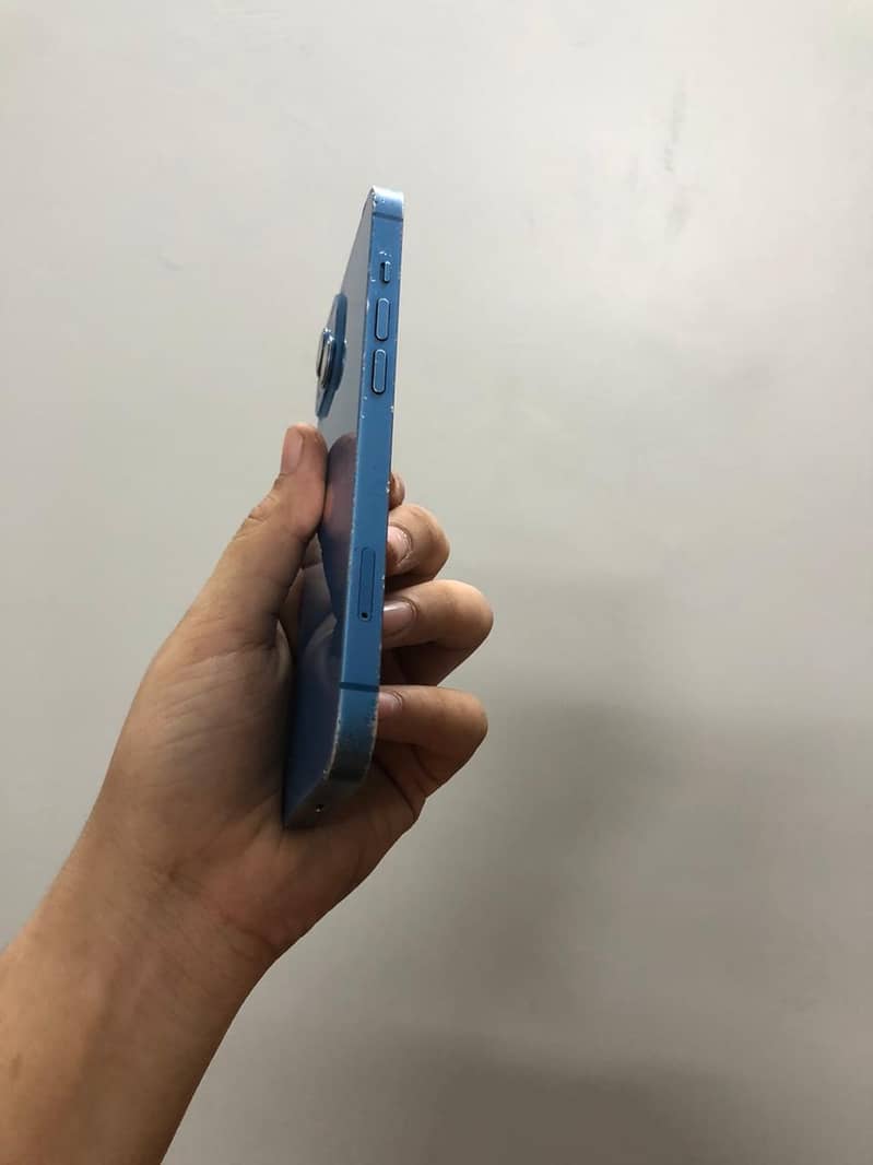 Apple iPhone 13 4