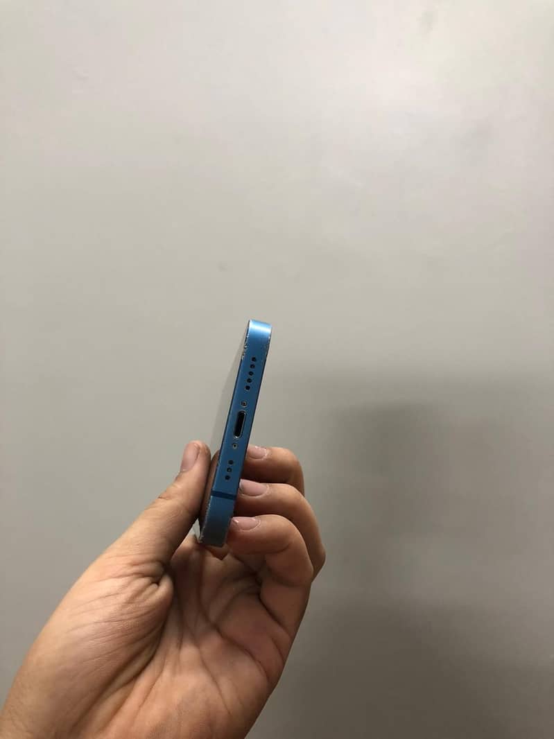 Apple iPhone 13 6