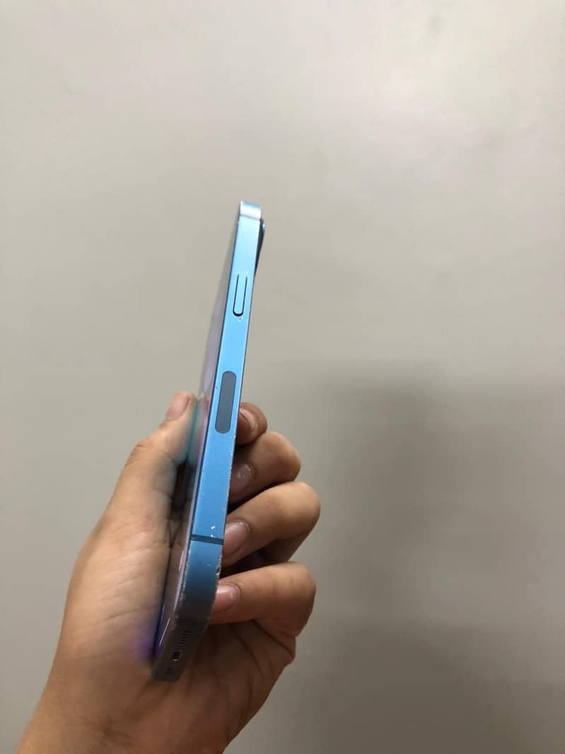 Apple iPhone 13 7