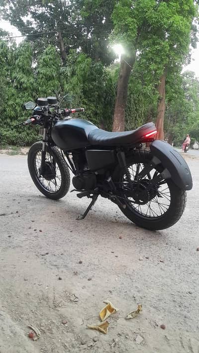 Honda CG125 2016 converted into a complete custom Cafe Racer.