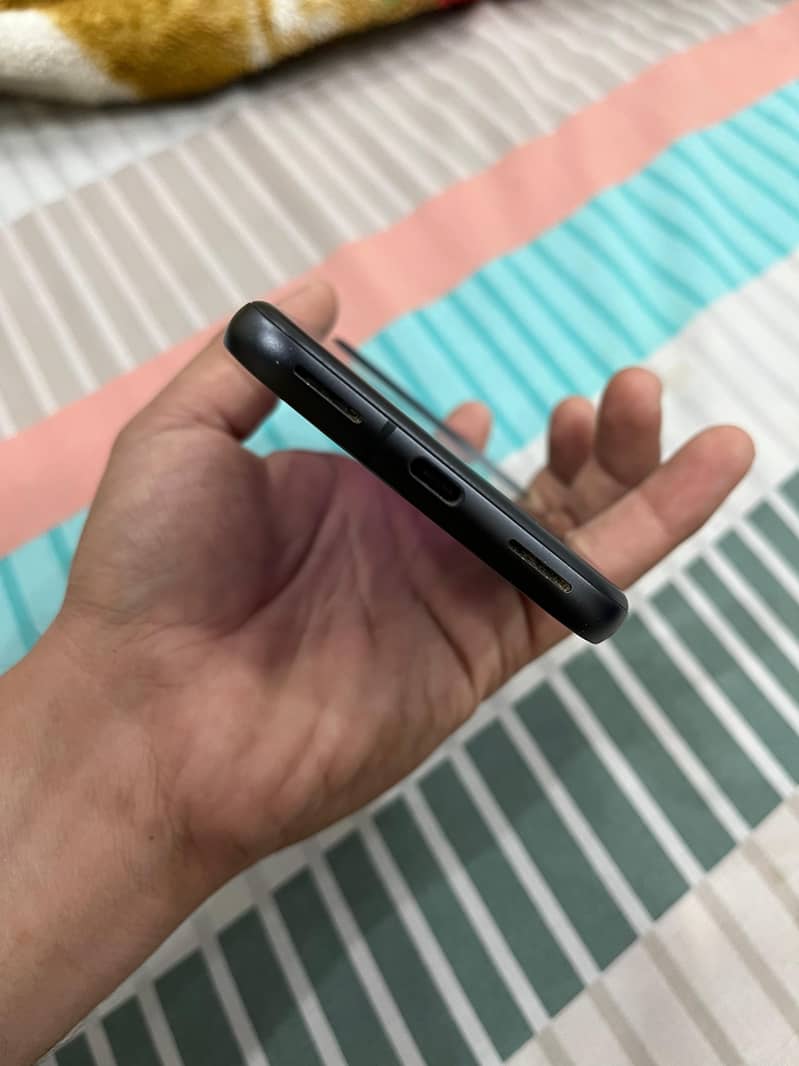 Google pixel 8a 4