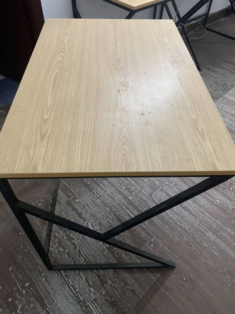 IT work station table available 1