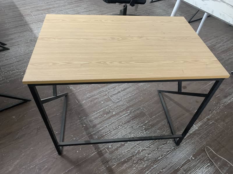 IT work station table available 2