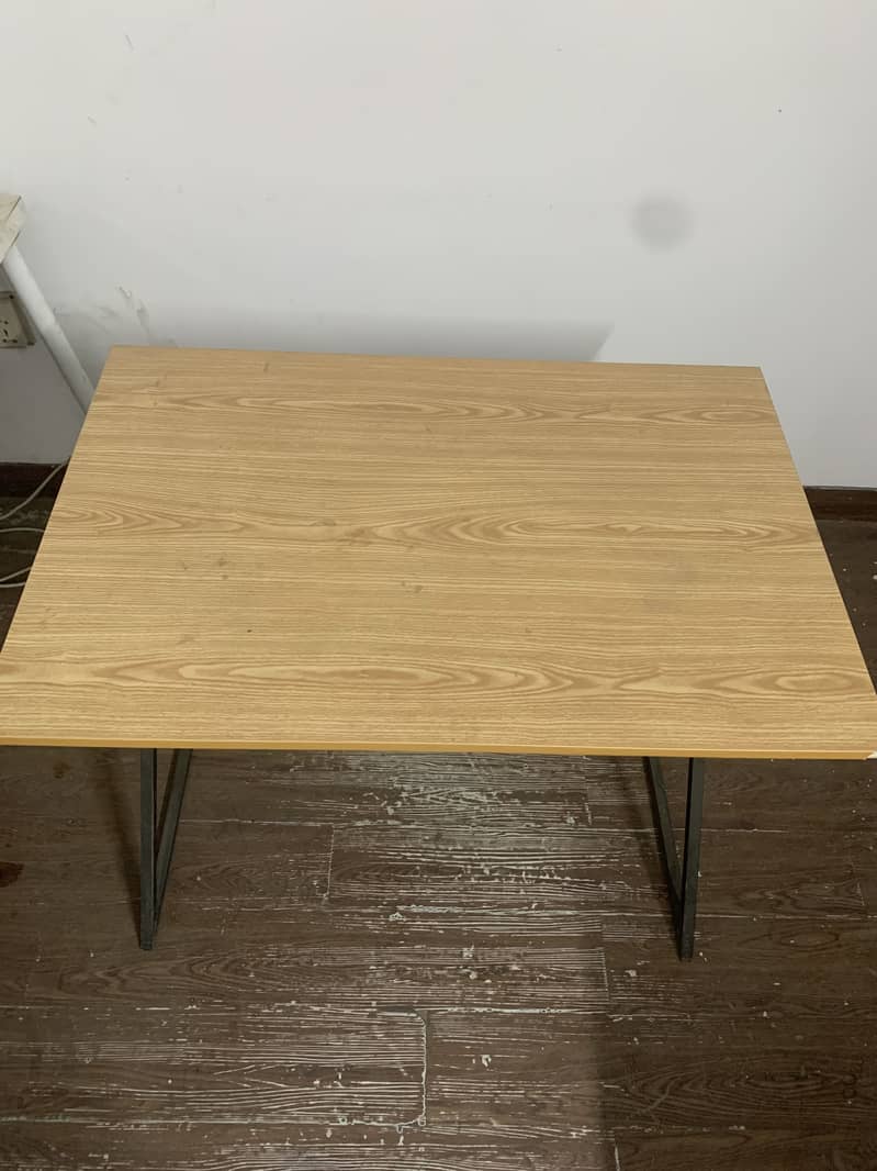 IT work station table available 3