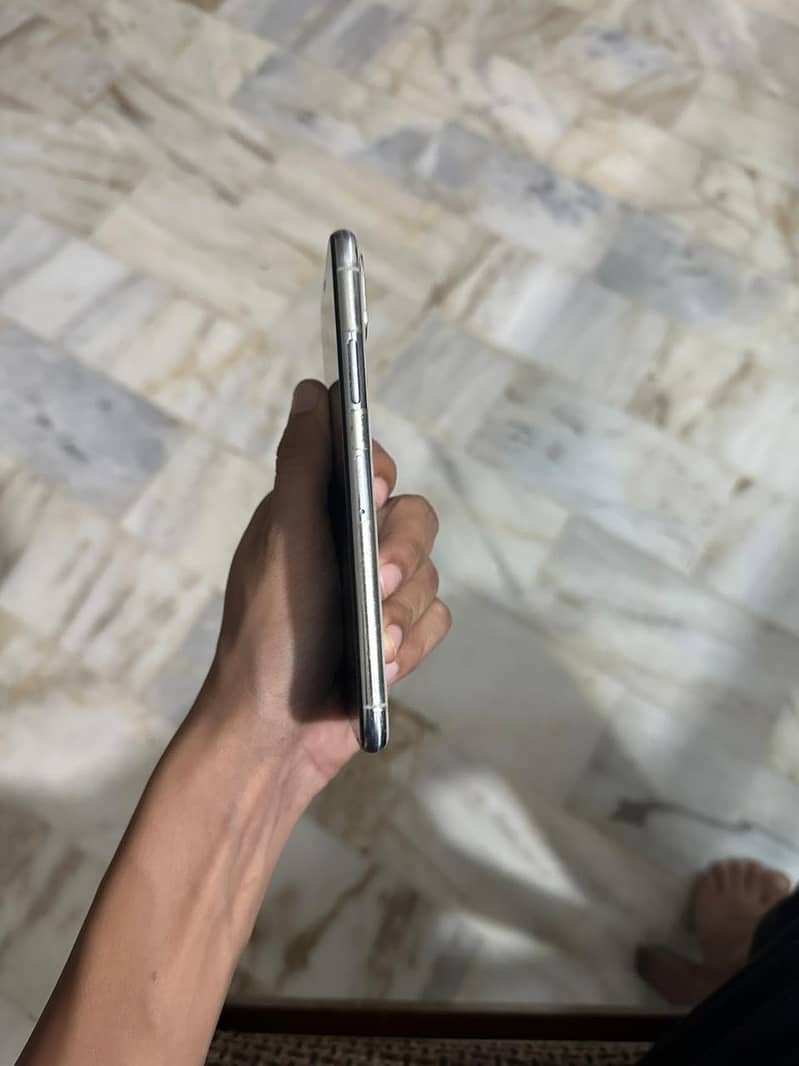 Apple iPhone X 5