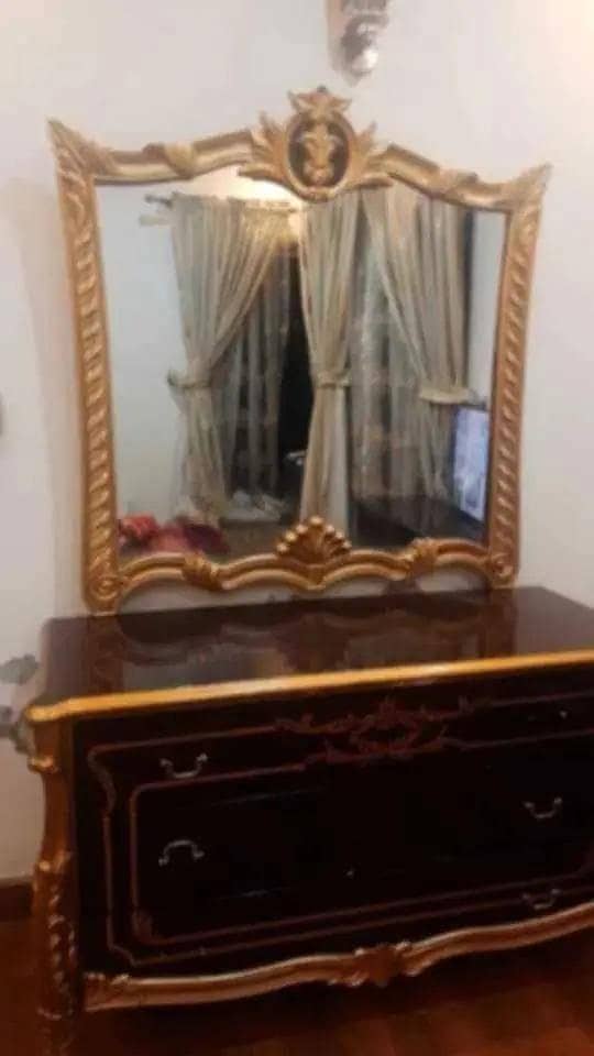 bed and dressing 0