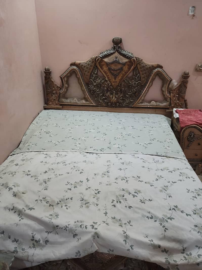 bed with 2 side tables 2