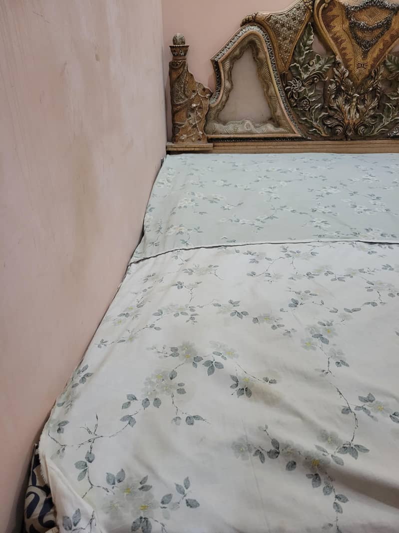 bed with 2 side tables 4