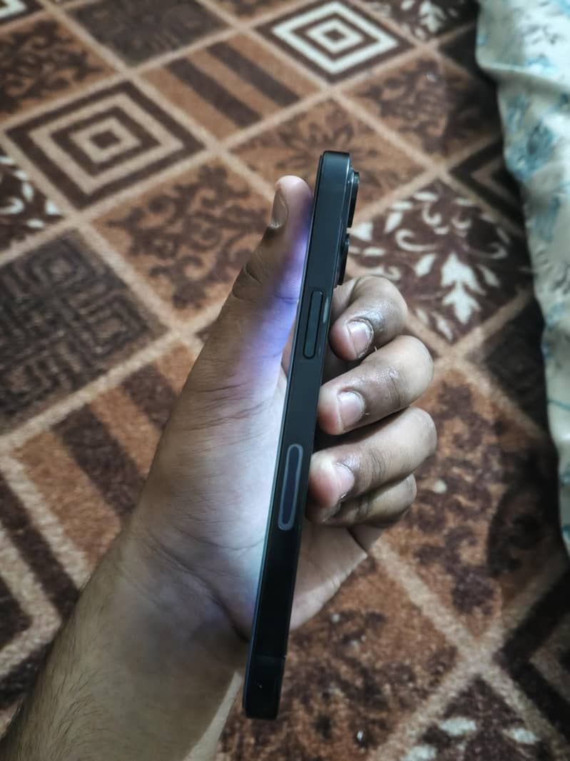 Apple iPhone 13 3