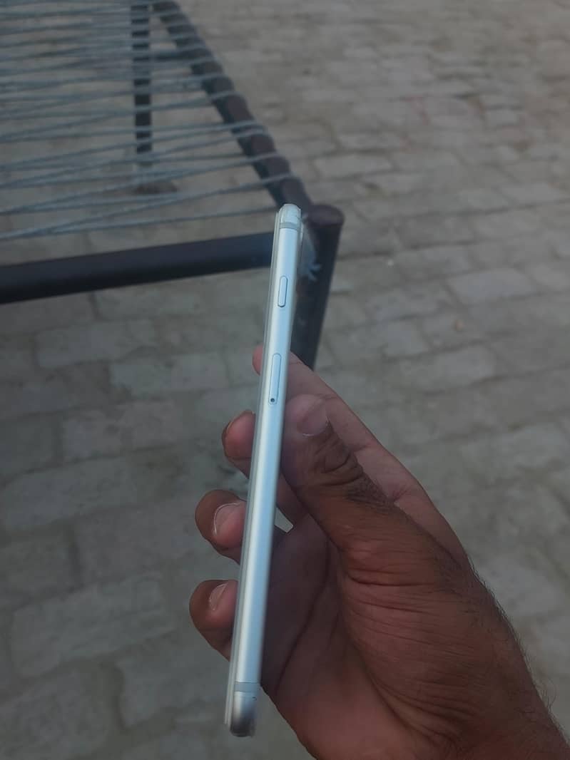 Apple iPhone 7 Plus 2
