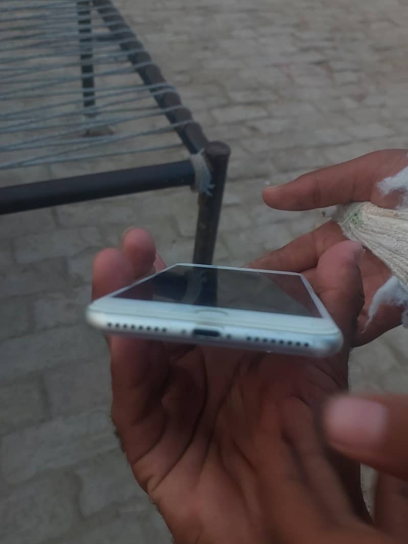 Apple iPhone 7 Plus 5