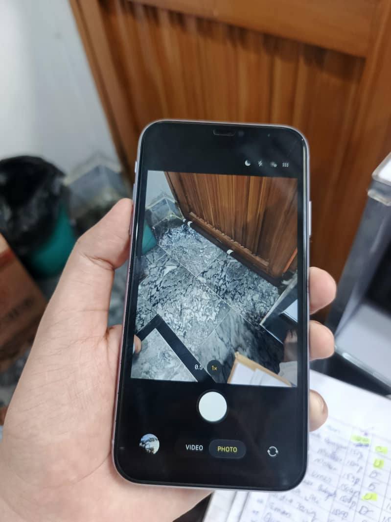 IPHONE 11 6
