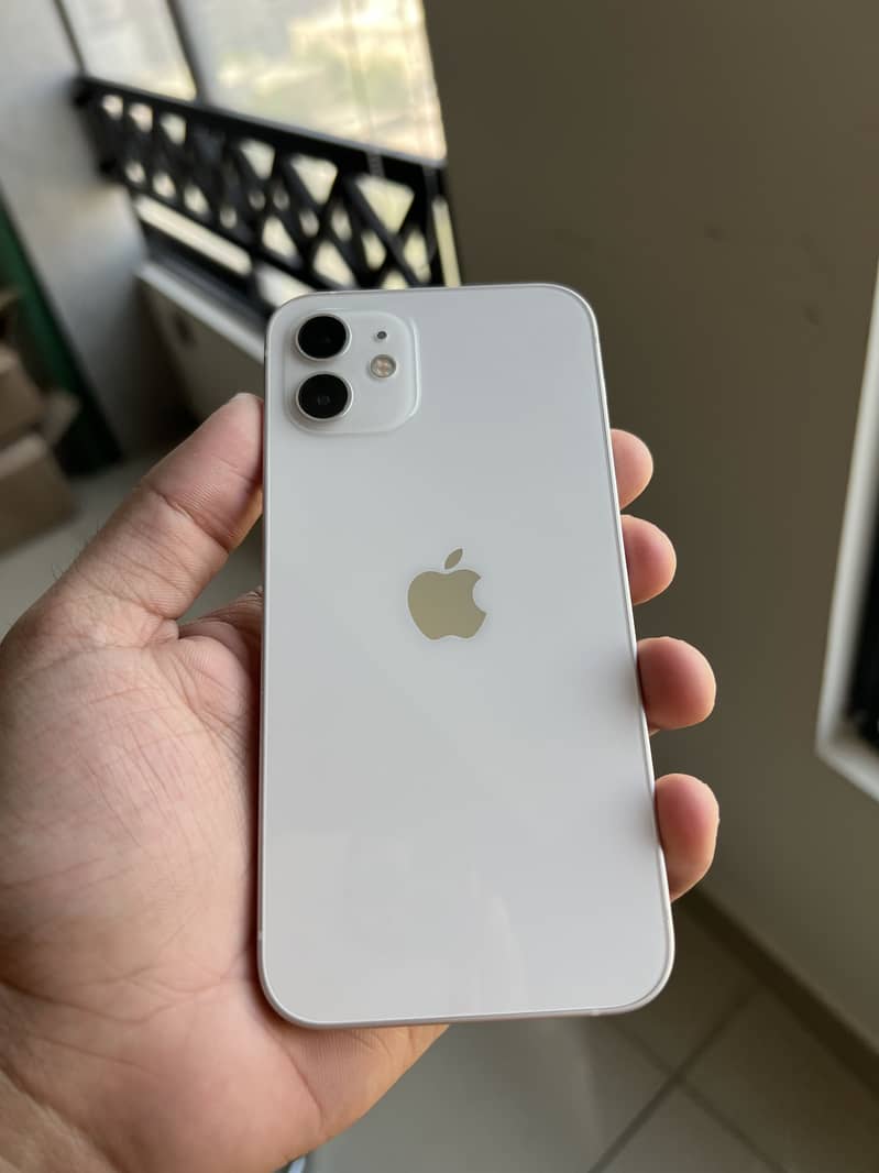 Apple iPhone 12 4