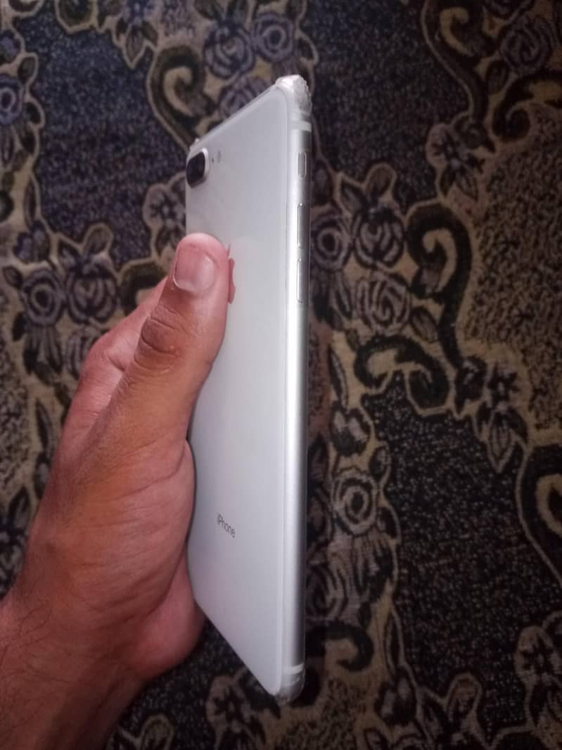Apple iPhone 8 Plus 3